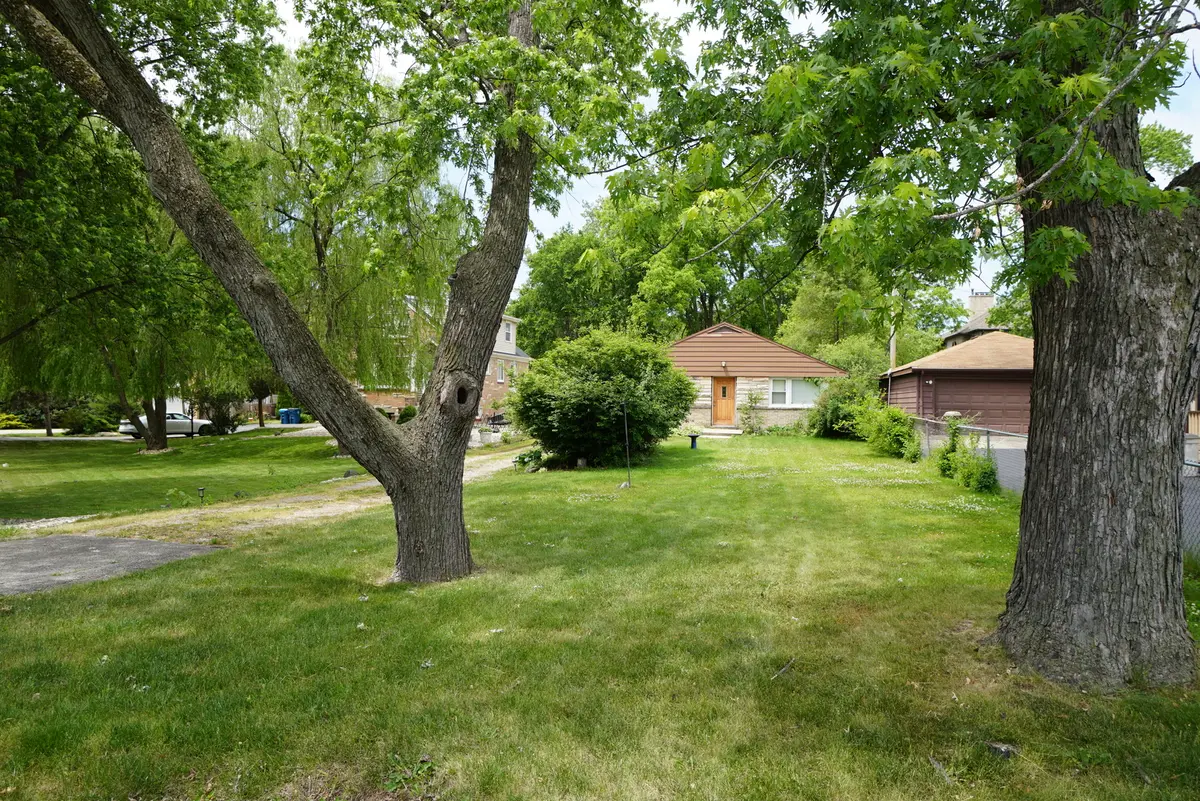 208 N Graylynn DR, Mount Prospect, IL 60056
