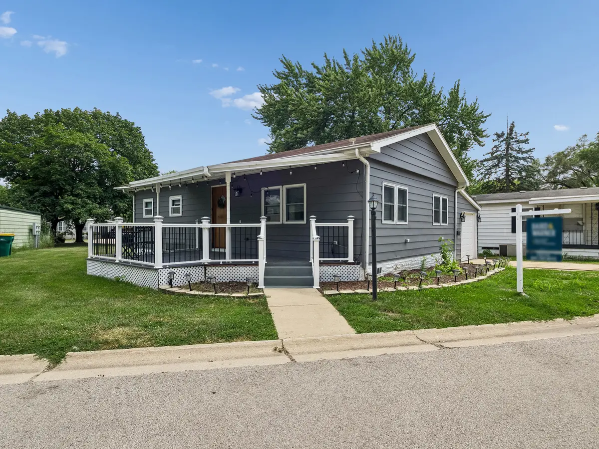 209 Melbrooke RD, Elgin, IL 60123