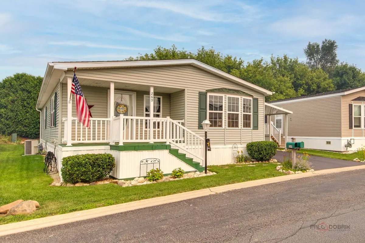 269 Forestview DR, Crystal Lake, IL 60014