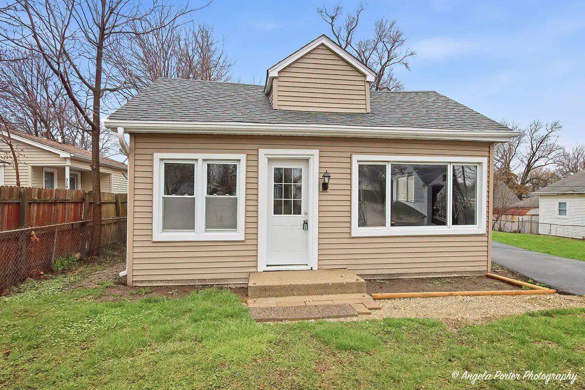 320 E WASHINGTON ST, Round Lake Park, IL 60073