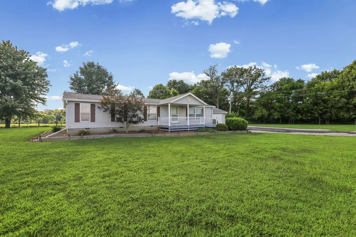 4581 Hotze RD, Salem, IL 62881