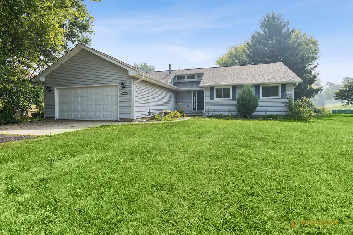 106 Sequoyah CT SW, Poplar Grove, IL 61065