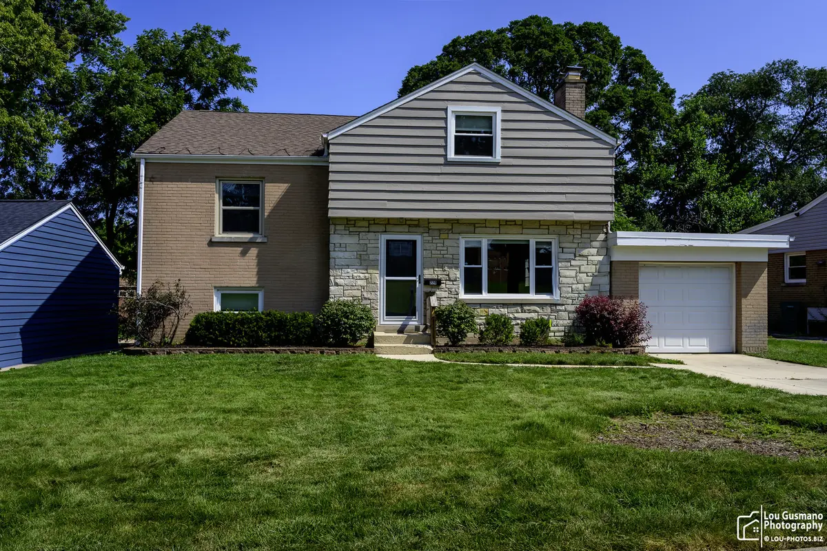 220 Green Valley DR, Lombard, IL 60148