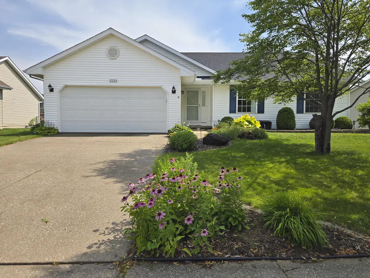 2223 E 57th ST, Davenport, IA 52807