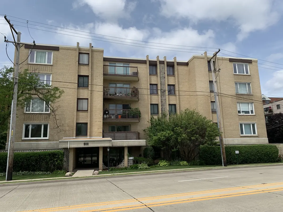 900 S River RD #4A, Des Plaines, IL 60016