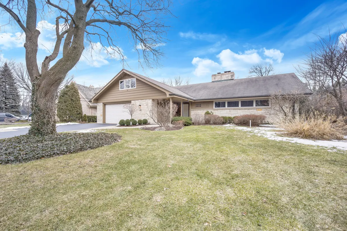 120 E 8th ST, Hinsdale, IL 60521