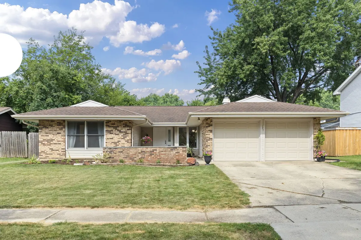 121 Newport DR, Bolingbrook, IL 60440