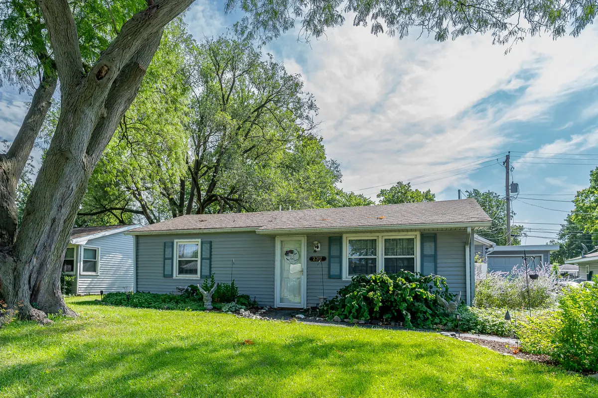 2317 9th ST, Silvis, IL 61282