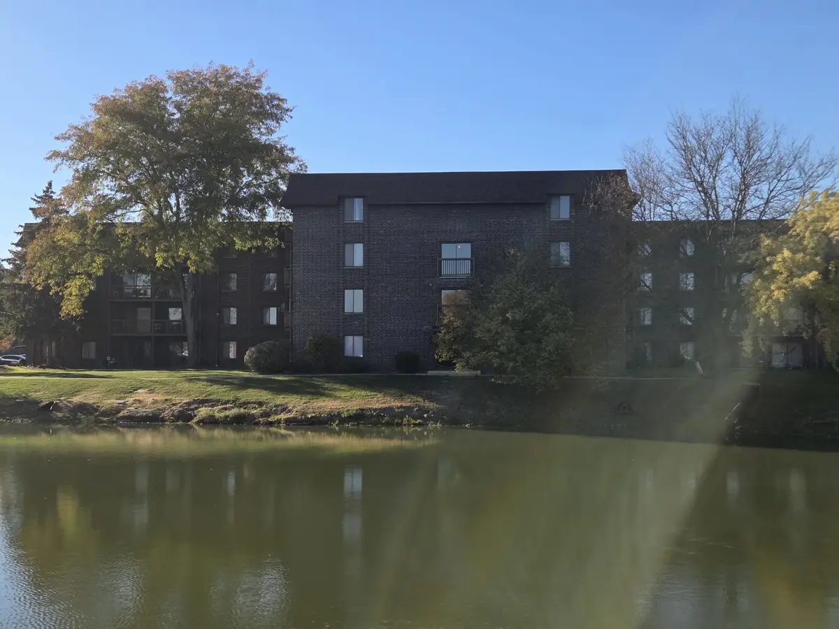 840 Elder RD #A409, Homewood, IL 60430
