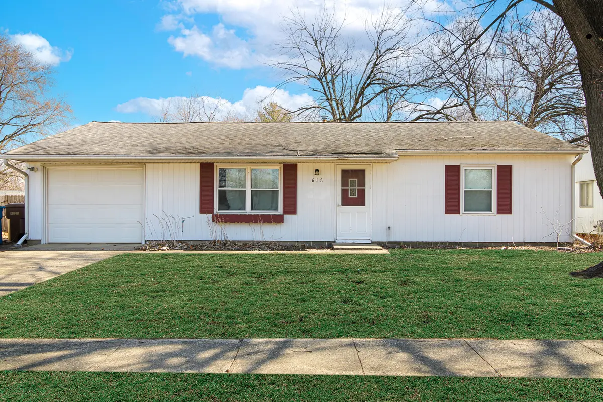 618 Dogwood DR, Champaign, IL 61821