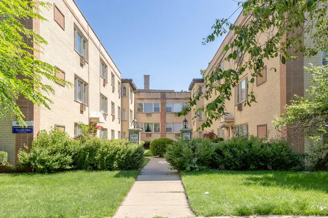 2007 W Touhy AVE #207, Chicago, IL 60645