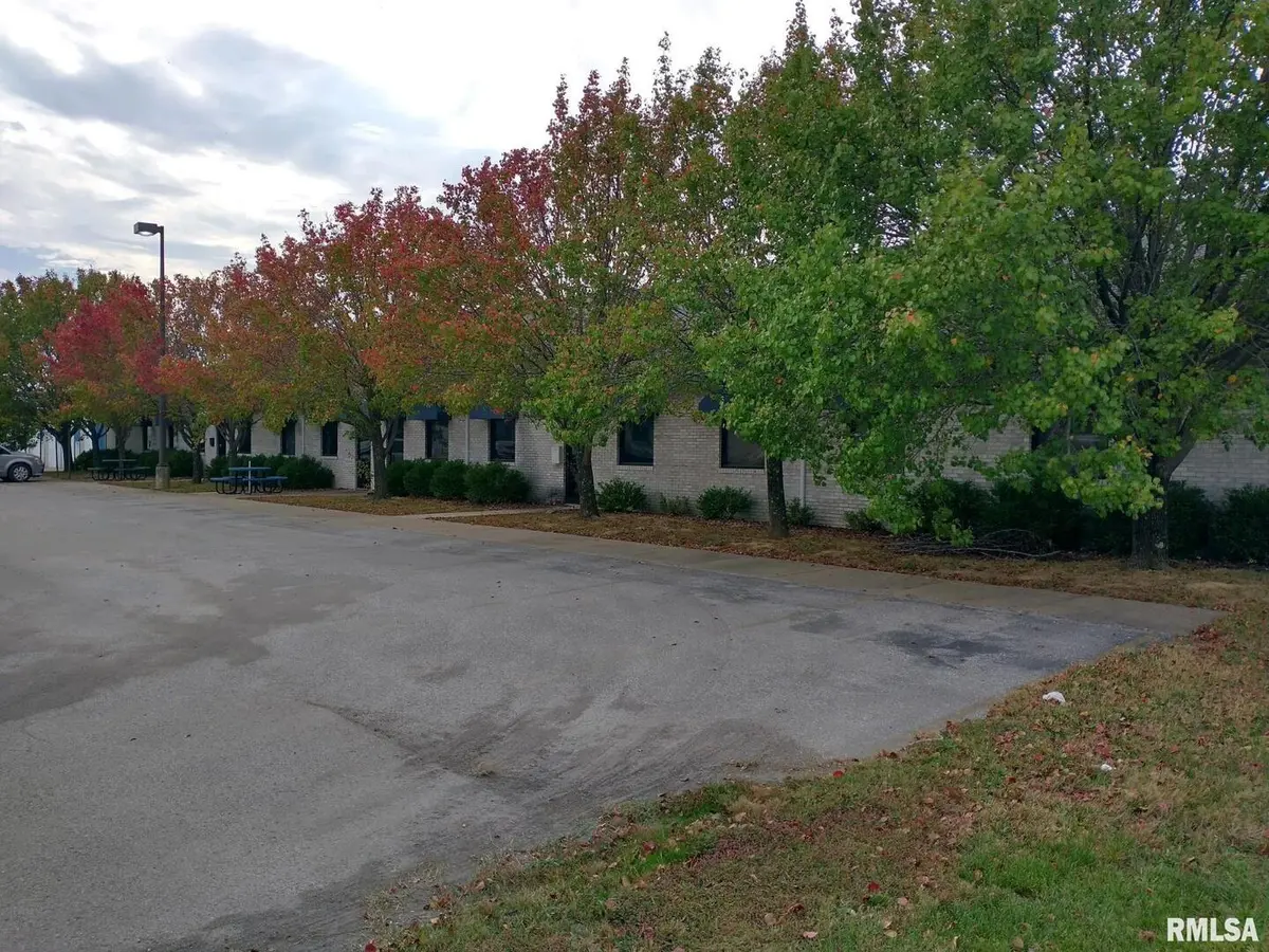 812 SKYLINE DR, Marion, IL 62959