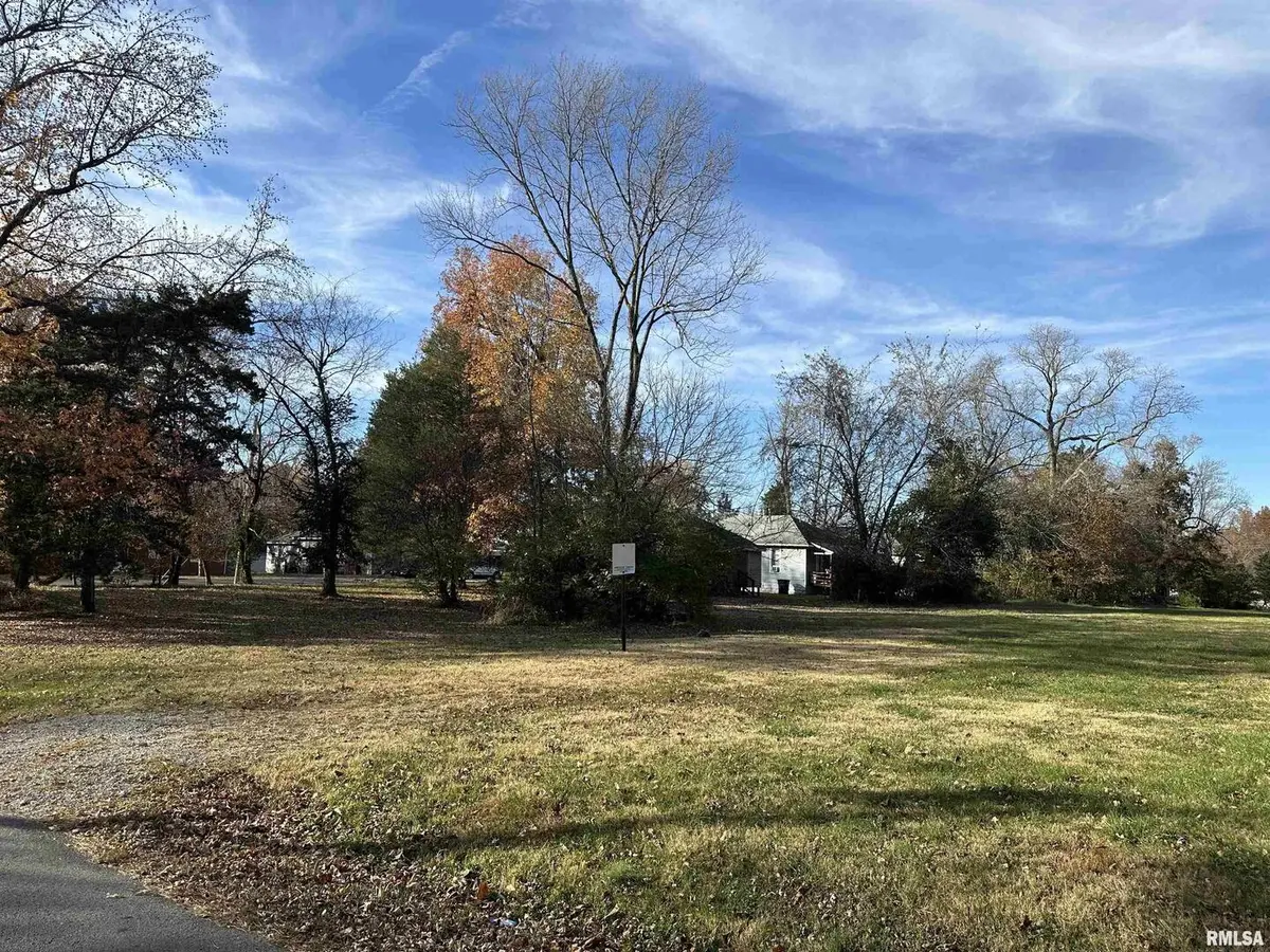 900 W CHERRY ST, Carbondale, IL 62901