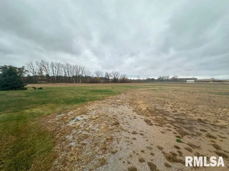615 S 6TH AVE, De Witt, IA 52742