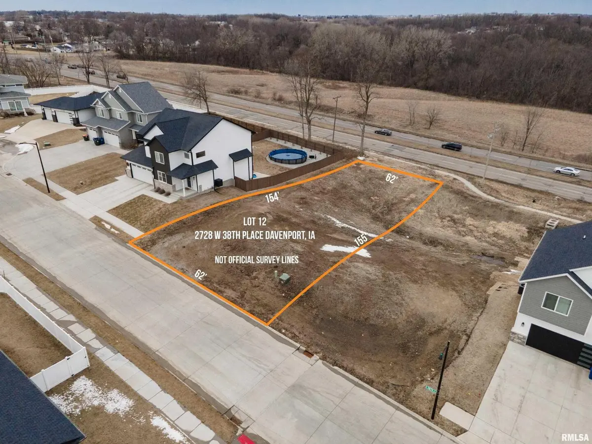 2728 W 38th PL, Davenport, IA 52806