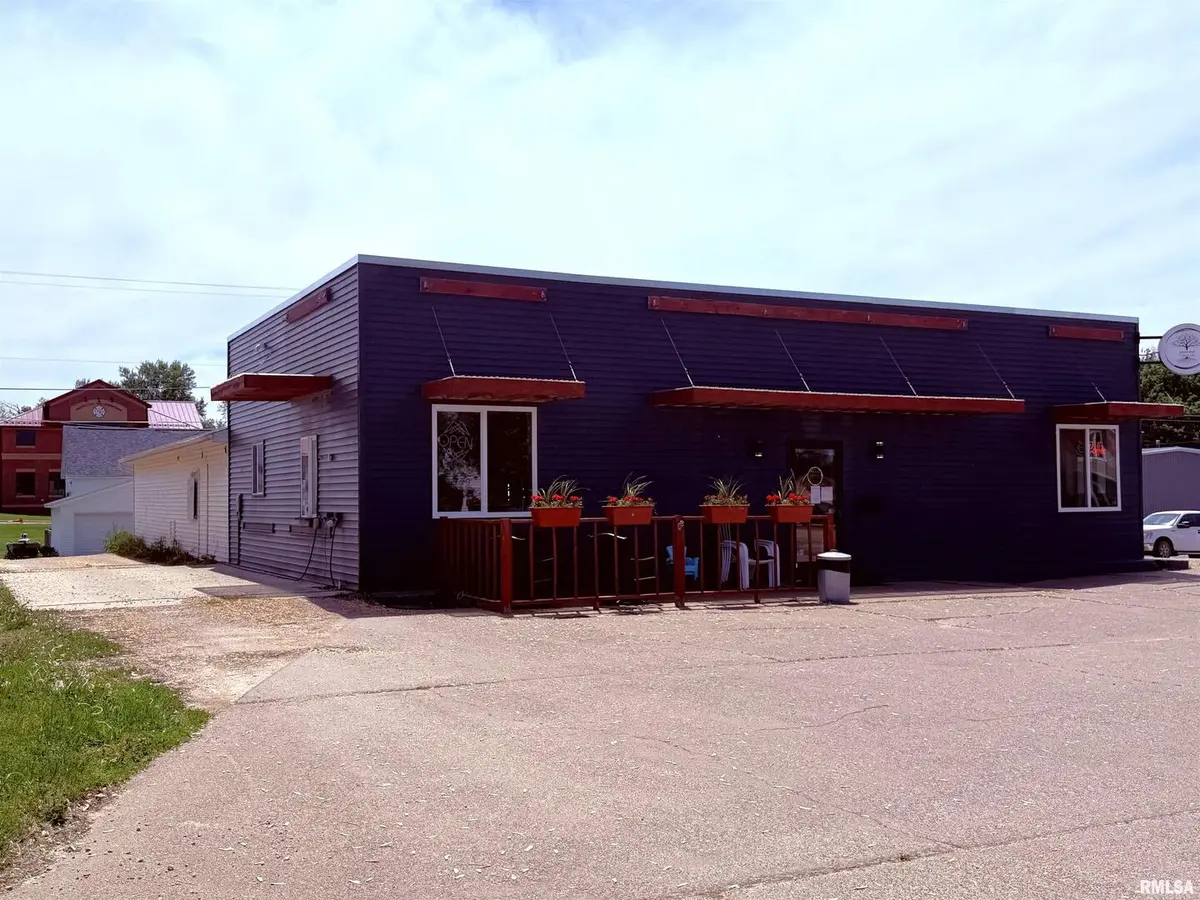 719 11TH ST, De Witt, IA 52742