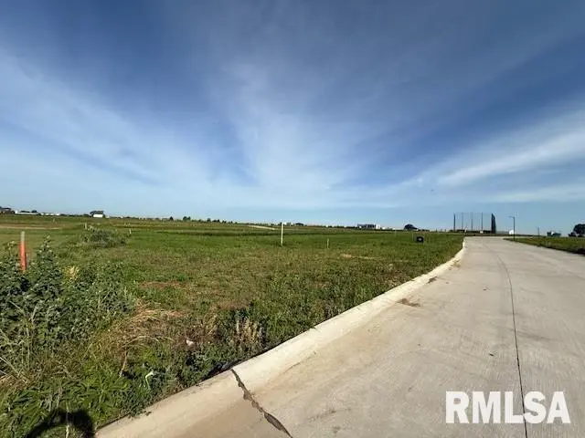 6284 RYAN RD, Bettendorf, IA 52722