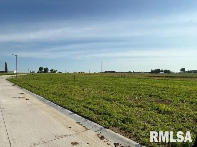 6454 RYAN RD, Bettendorf, IA 52722