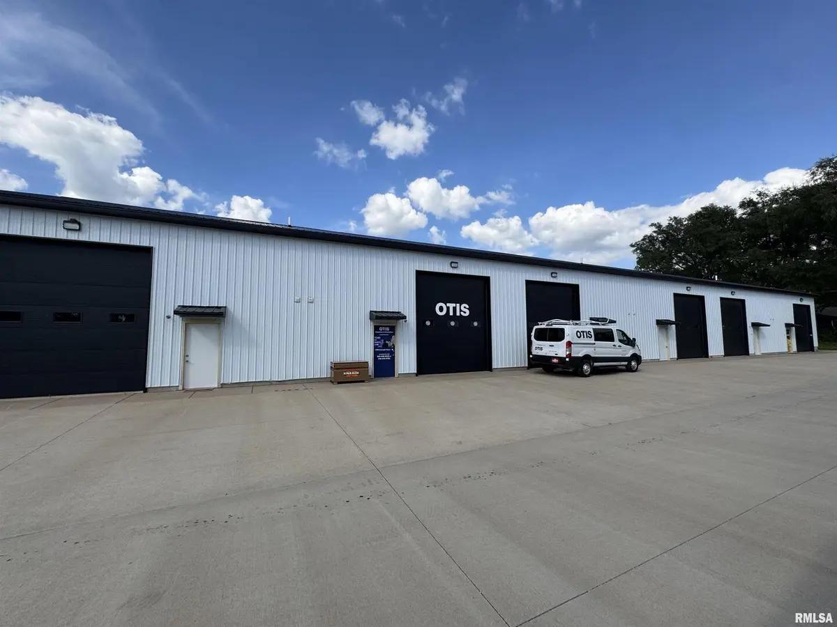 7205 HANCOCK CT, Davenport, IA 52806
