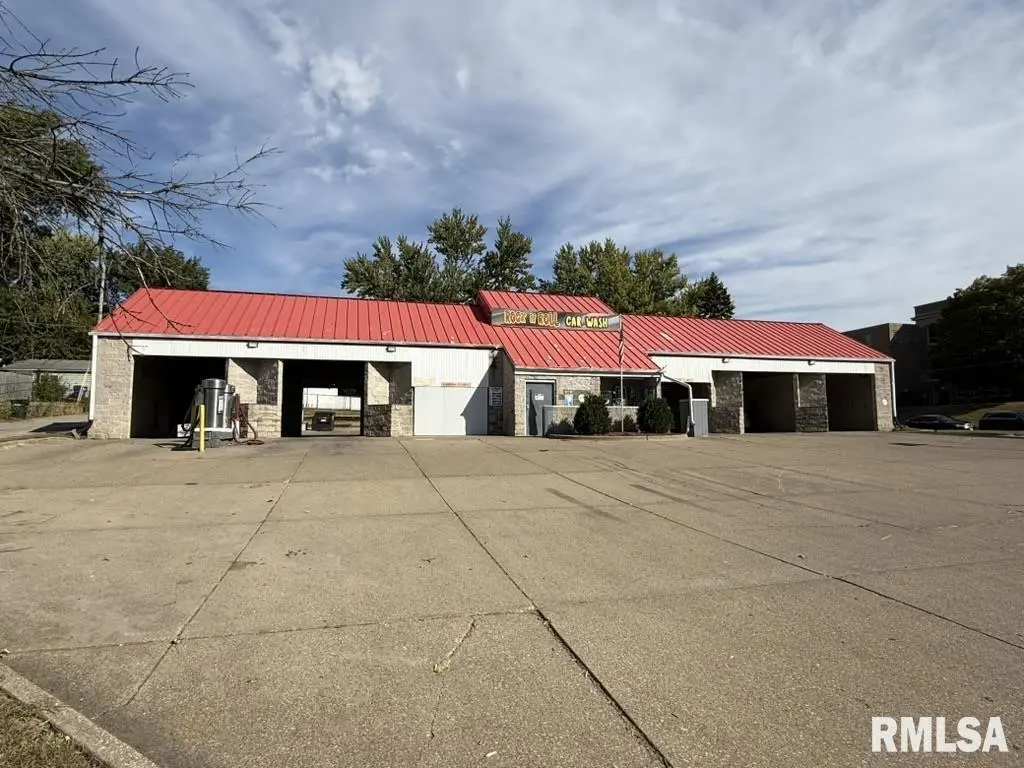 1324 E LOCUST ST, Davenport, IA 52803