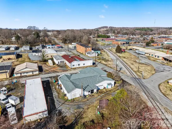 11 Bell AVE, Denton, NC 27239