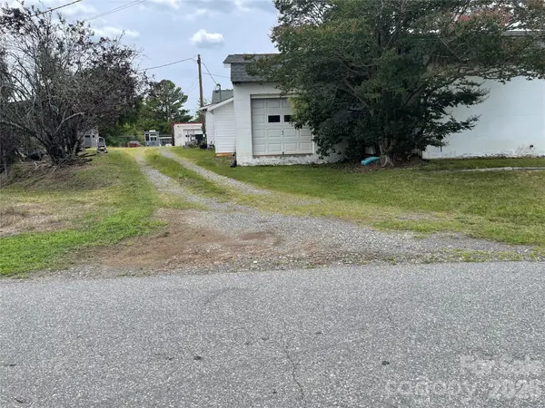 11 Bell AVE, Denton, NC 27239