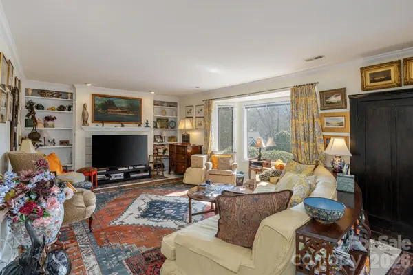 111 BLUFFVIEW LN, Flat Rock, NC 28731