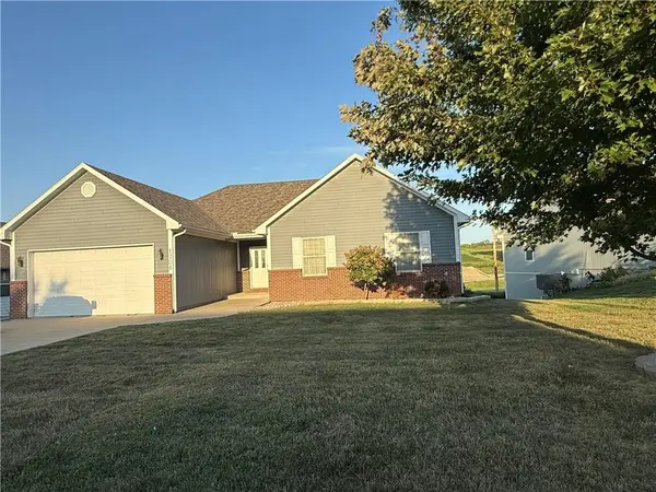 1706 Bluebird CT, Atchison, KS 66002