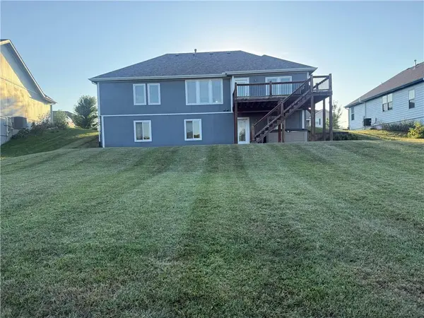1706 Bluebird CT, Atchison, KS 66002