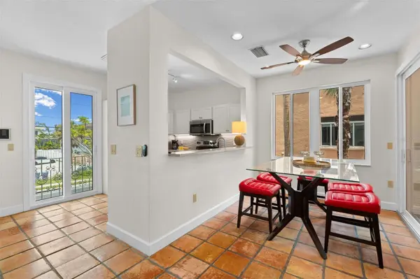 306 BEACH RD #306, Sarasota, FL 34242