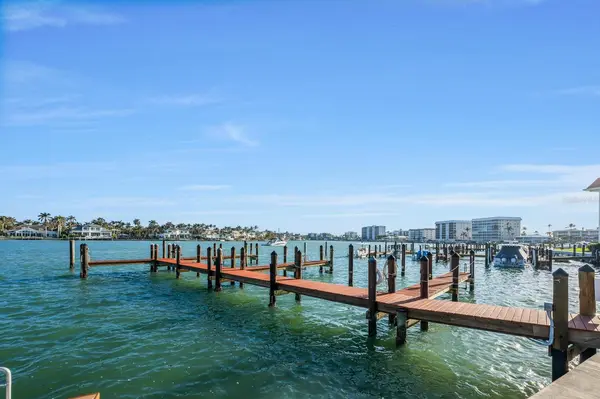 222 HARBOUR DR #114, Naples, FL 34103