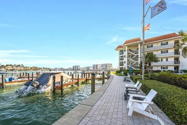 222 HARBOUR DR #114, Naples, FL 34103