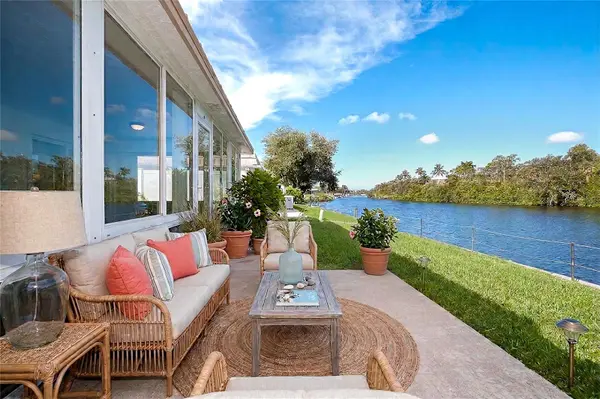 2126 RIVERBLUFF Pkwy #V323, Sarasota, FL 34231