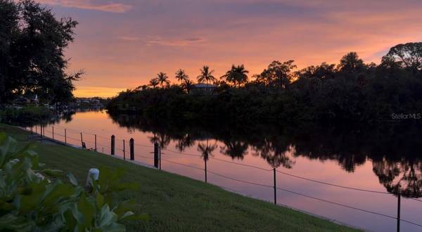2126 RIVERBLUFF Pkwy #V323, Sarasota, FL 34231