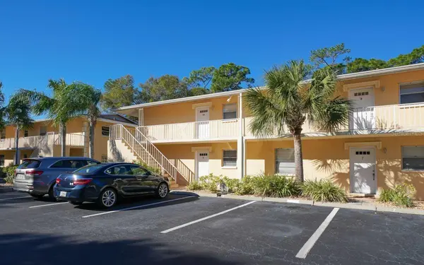 942 LA COSTA CIR #9, Sarasota, FL 34237