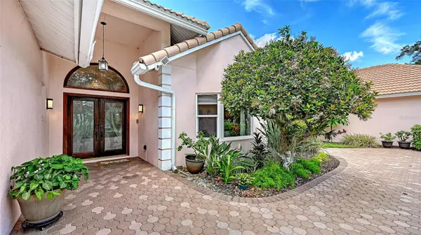 5476 GOLF POINTE DR, Sarasota, FL 34243