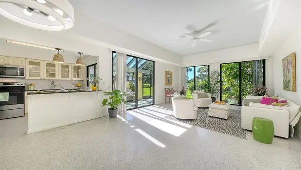 2761 HORSESHOE CT #Q4, Sarasota, FL 34235