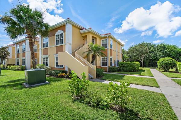 1010 VILLAGIO CIR #104, Sarasota, FL 34237