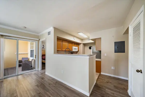 1010 VILLAGIO CIR #104, Sarasota, FL 34237