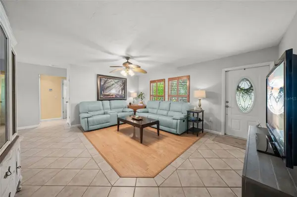 911 SOUTHERN PINE LN, Sarasota, FL 34243
