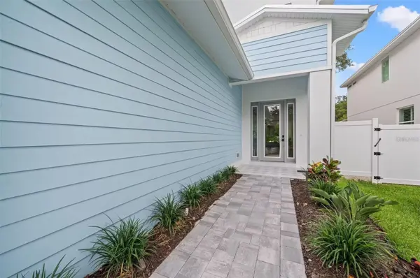 1647 SIESTA DR, Sarasota, FL 34239