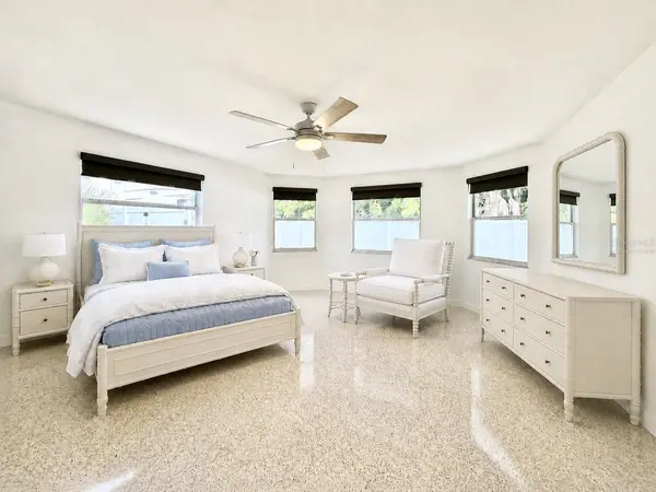 8228 CONSTANCE DR, Sarasota, FL 34243