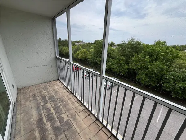 2610 COCONUT BAY LN LN #733, Sarasota, FL 34237