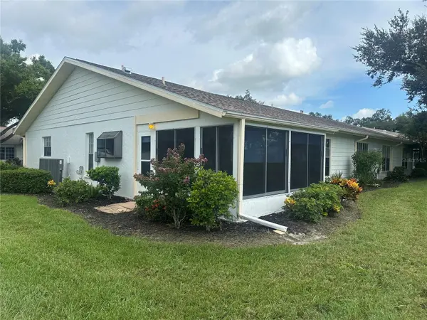 4242 OAKHURST CIR E, Sarasota, FL 34233