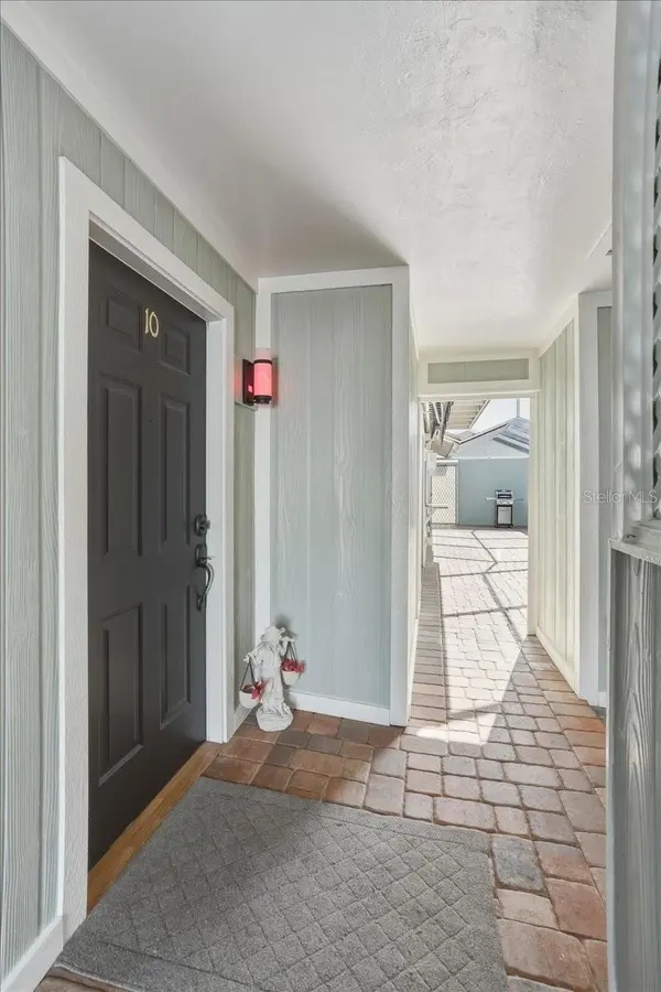 13730 DOWNING LN #W-1, Fort Myers, FL 33919