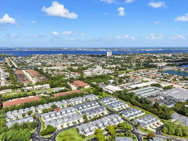 13730 DOWNING LN #W-1, Fort Myers, FL 33919