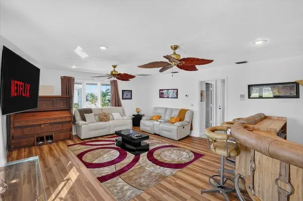 2407 PALMA SOLA BLVD, Bradenton, FL 34209