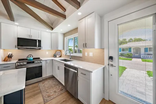 711 SPANISH DR S #211, Longboat Key, FL 34228