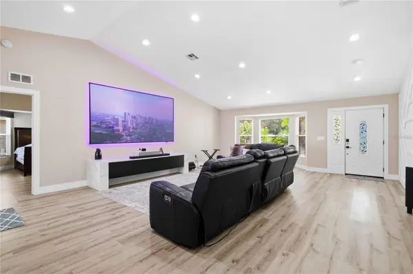 5833 CARRIAGE DR, Sarasota, FL 34243