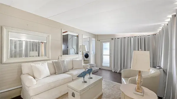 36 TWIN SHORES BLVD, Longboat Key, FL 34228